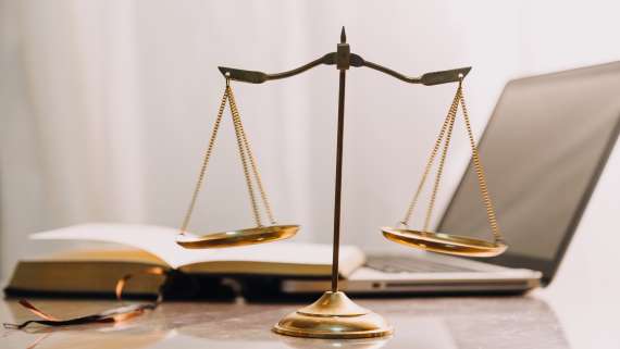Becas Cátedra. Fundación Mutualidad convoca 150 becas para estudiantes que estén matriculados/as o cursando el Máster Universitario de Acceso a las profesiones de abogacía y procura.